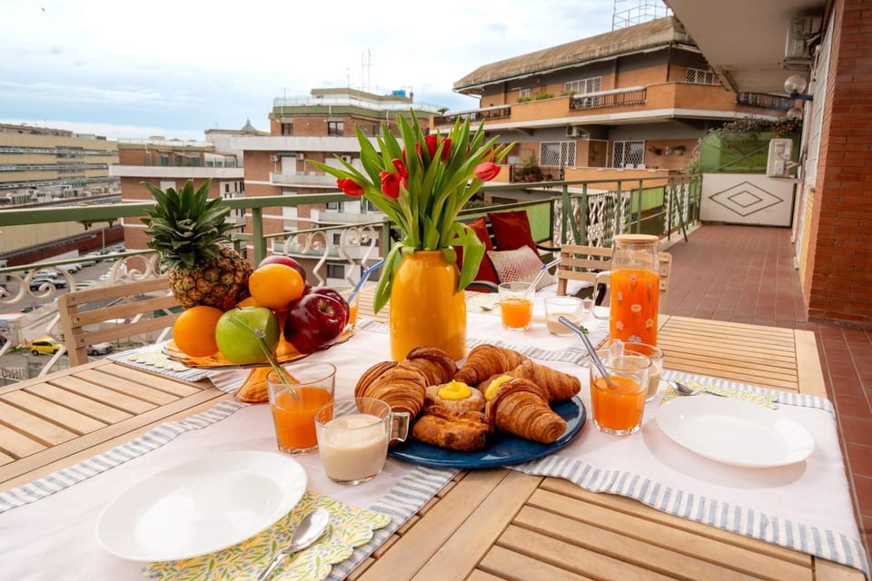 Property building, Balcony/Terrace, Breakfast