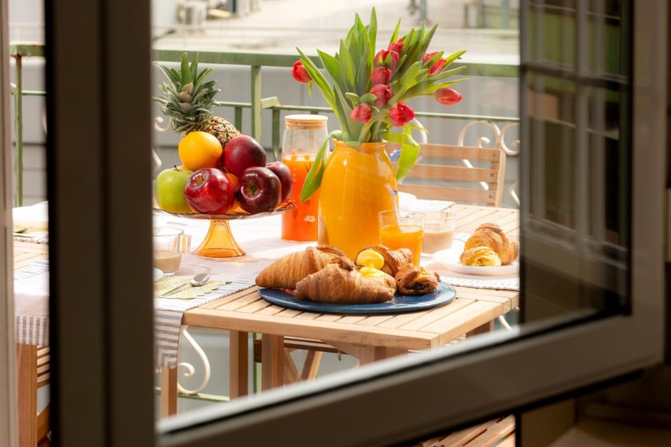Property building, Balcony/Terrace, Breakfast