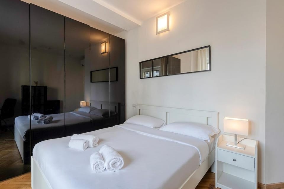 Bed, TV and multimedia, Photo of the whole room, Bedroom, towels