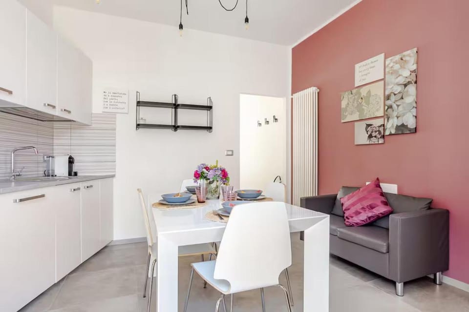 Kitchen or kitchenette, Seating area, Dining area