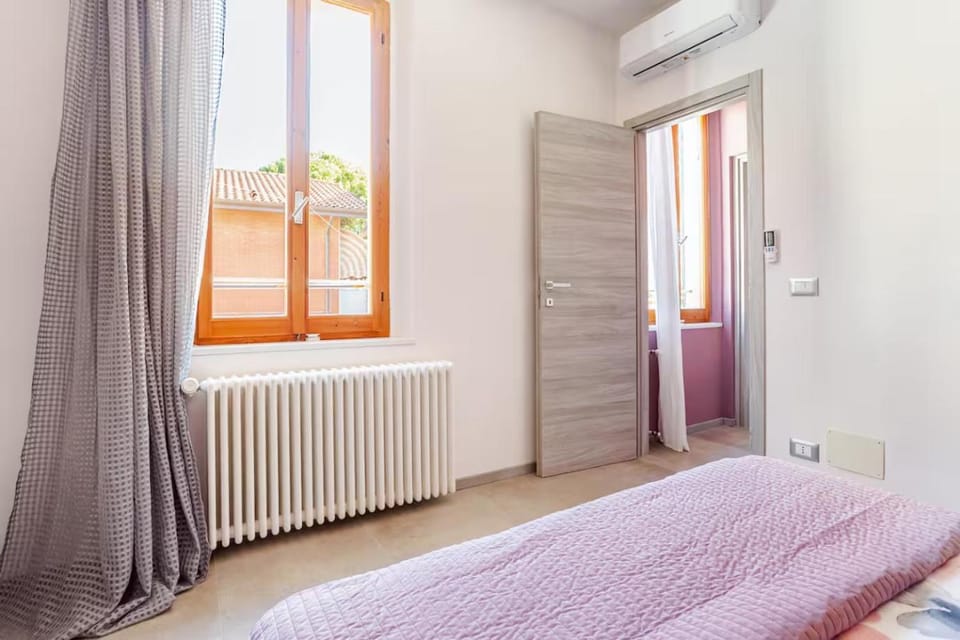 Bed, Photo of the whole room, Bedroom, air conditioner