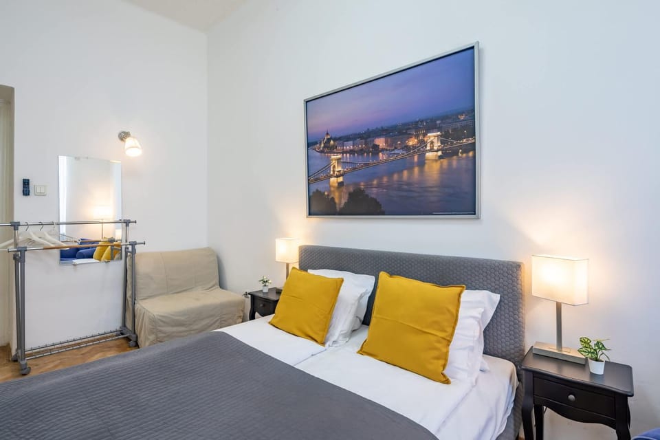 Cozy Downtown Haven for Couples Apartment in Budapest