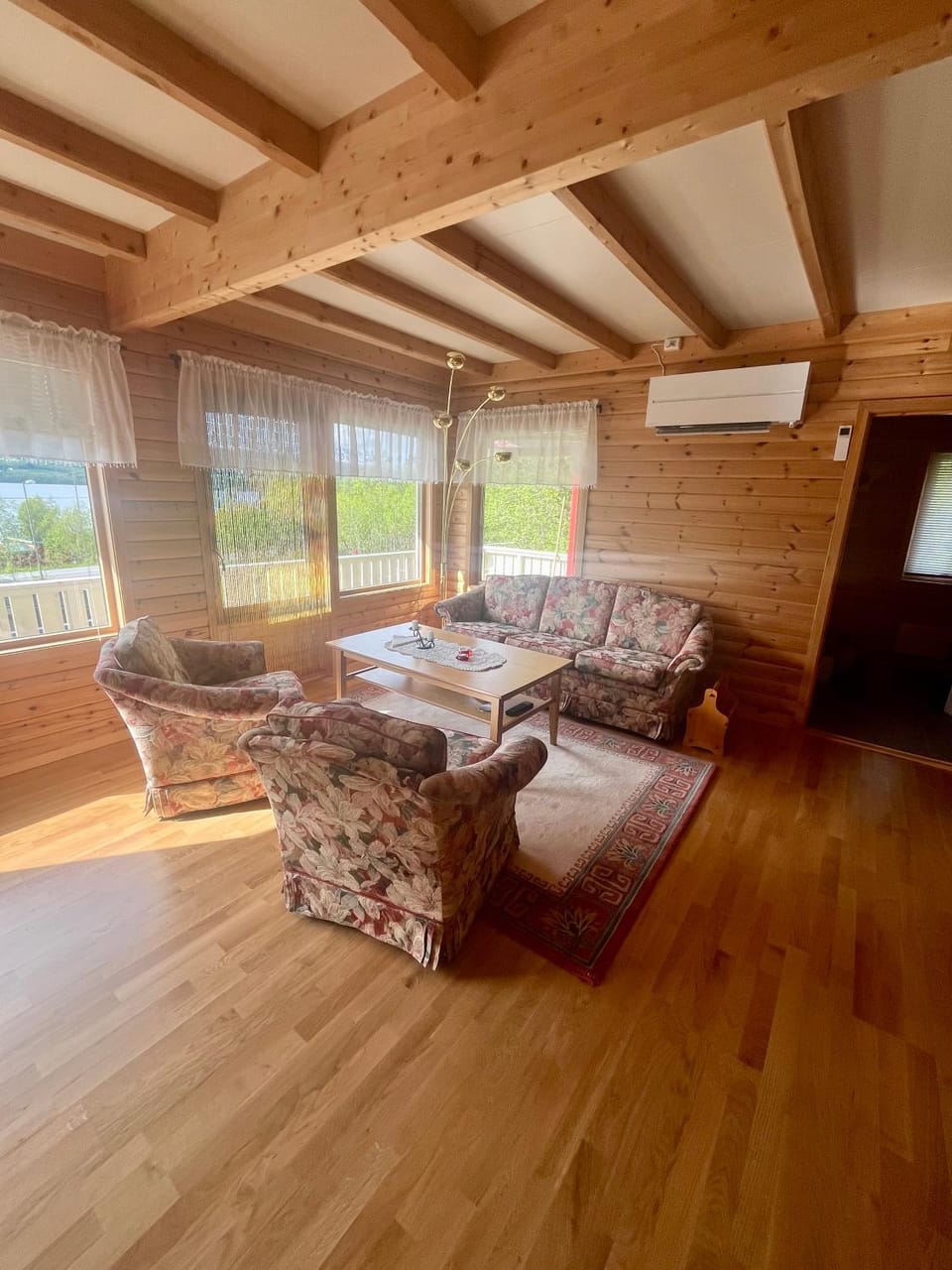 Living room, Seating area, air conditioner