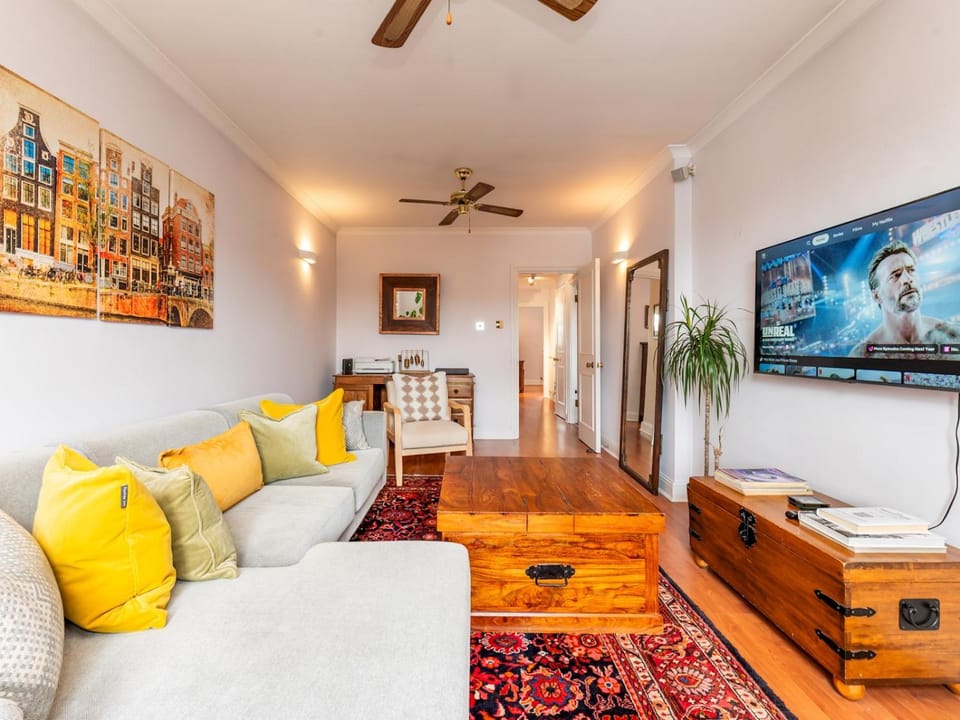 Communal lounge/ TV room, TV and multimedia, Living room, Other, Seating area, Evening entertainment
