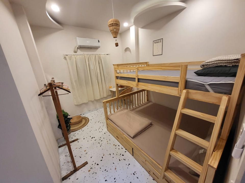 Bed, bunk bed, towels, wardrobe, air conditioner