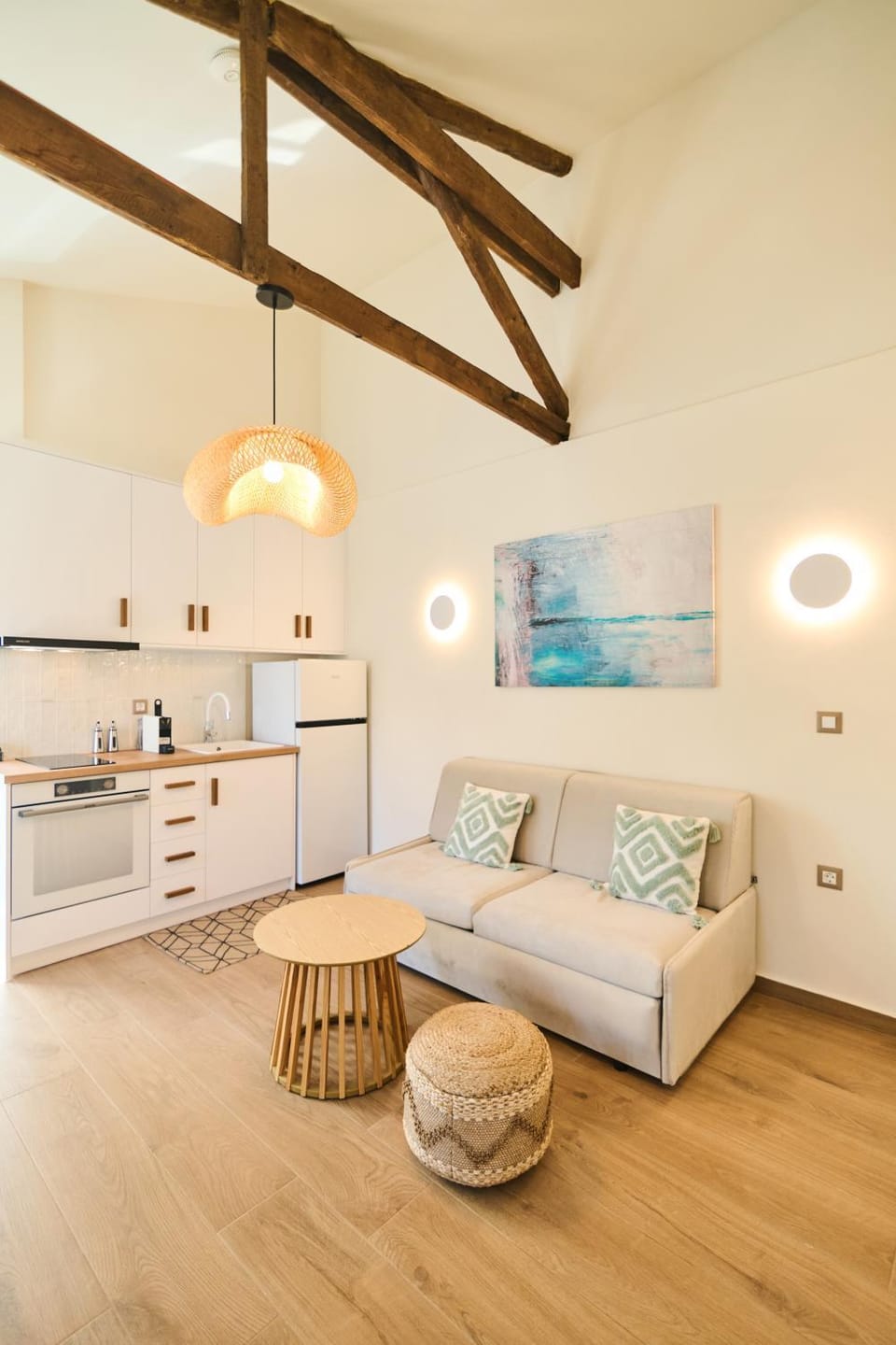 Kitchen or kitchenette, Living room, Seating area