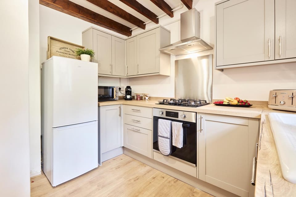 Oakworth 3 Bed Cottage, Sleeps 5, Haworth, Brontë House in England