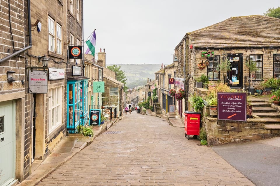 Oakworth 3 Bed Cottage, Sleeps 5, Haworth, Brontë House in England