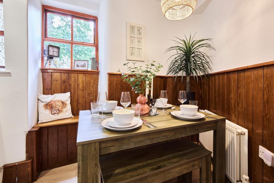 Oakworth 3 Bed Cottage, Sleeps 5, Haworth, Brontë House in England