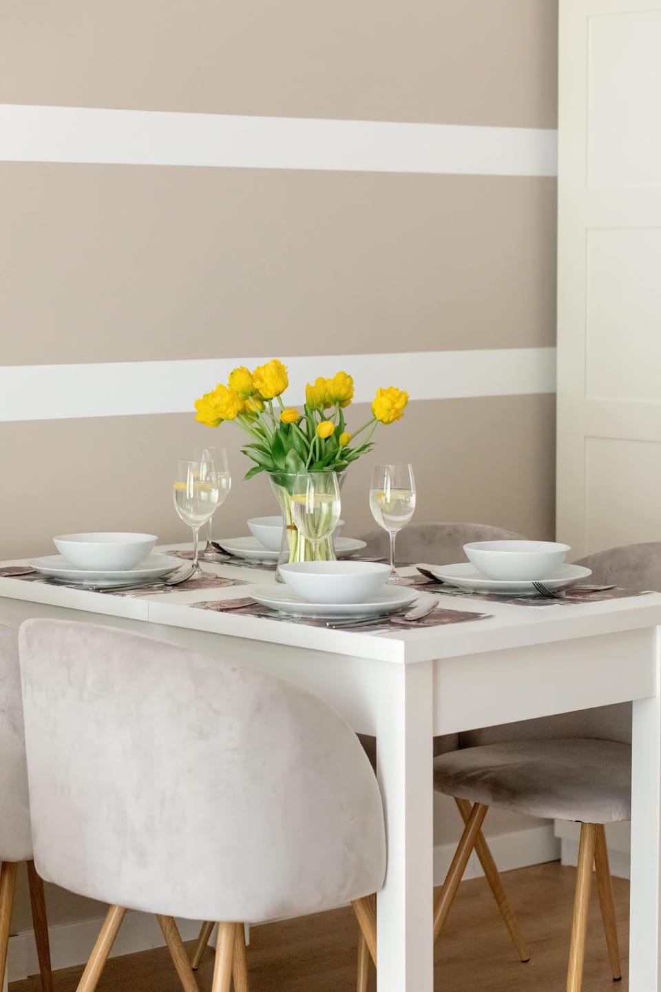 Dining area, Food, Drinks