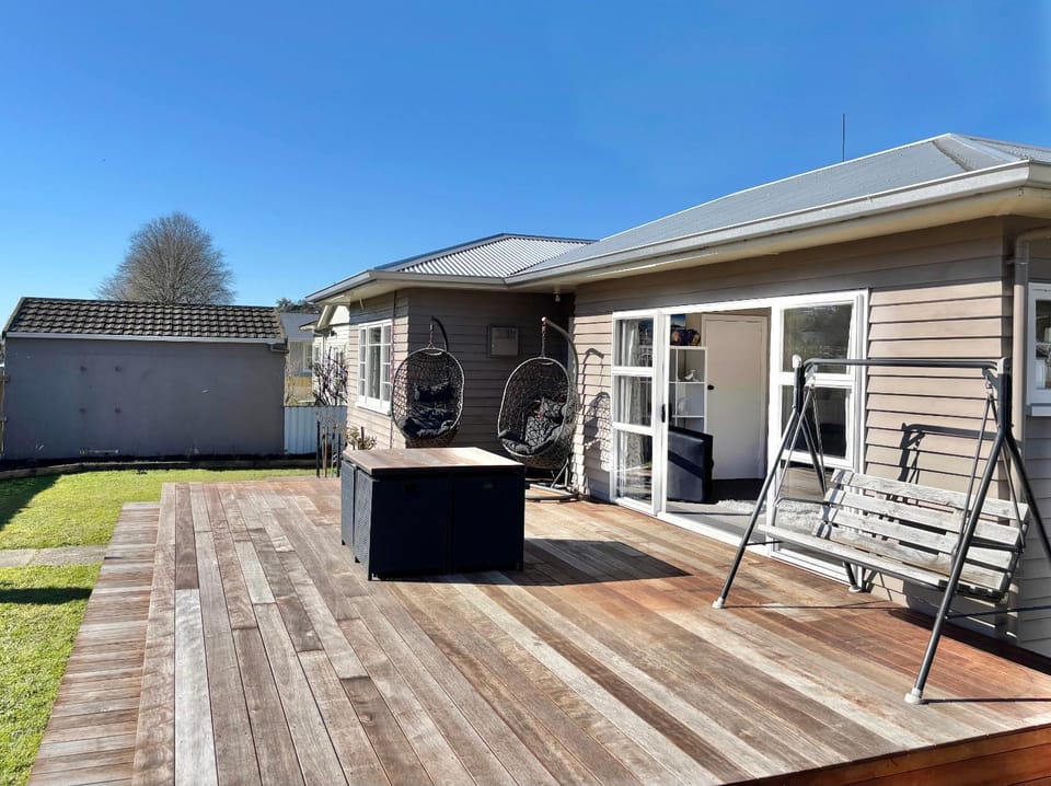 Property building, Patio, Balcony/Terrace
