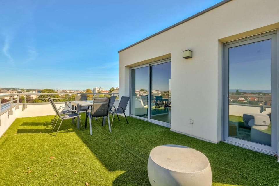 Stunning 2BR Flat with Terrace and private parking Apartment in Eckbolsheim