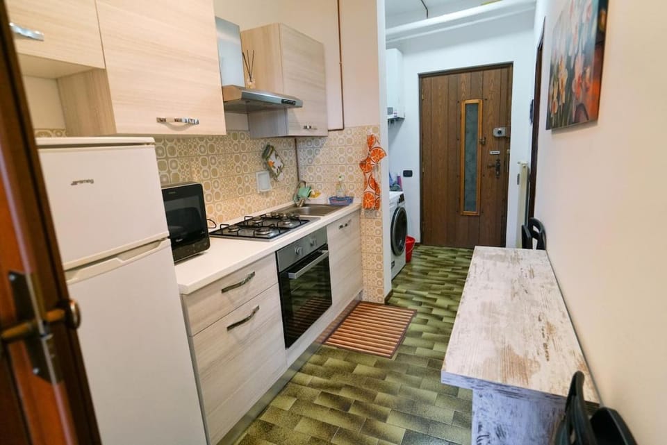 Kitchen or kitchenette, oven, stove