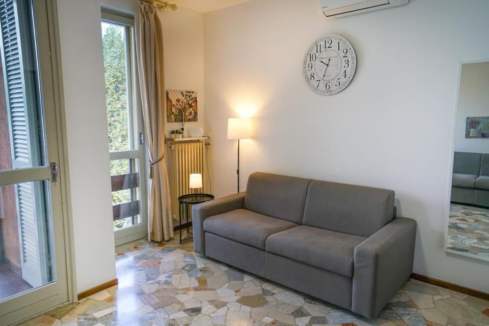 Living room, Seating area, air conditioner