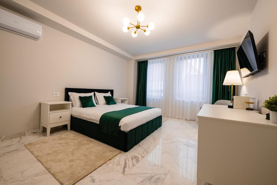 Bed, TV and multimedia, Photo of the whole room