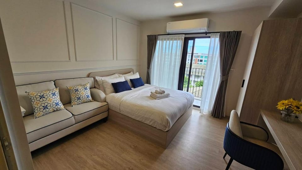 Bed, Bedroom