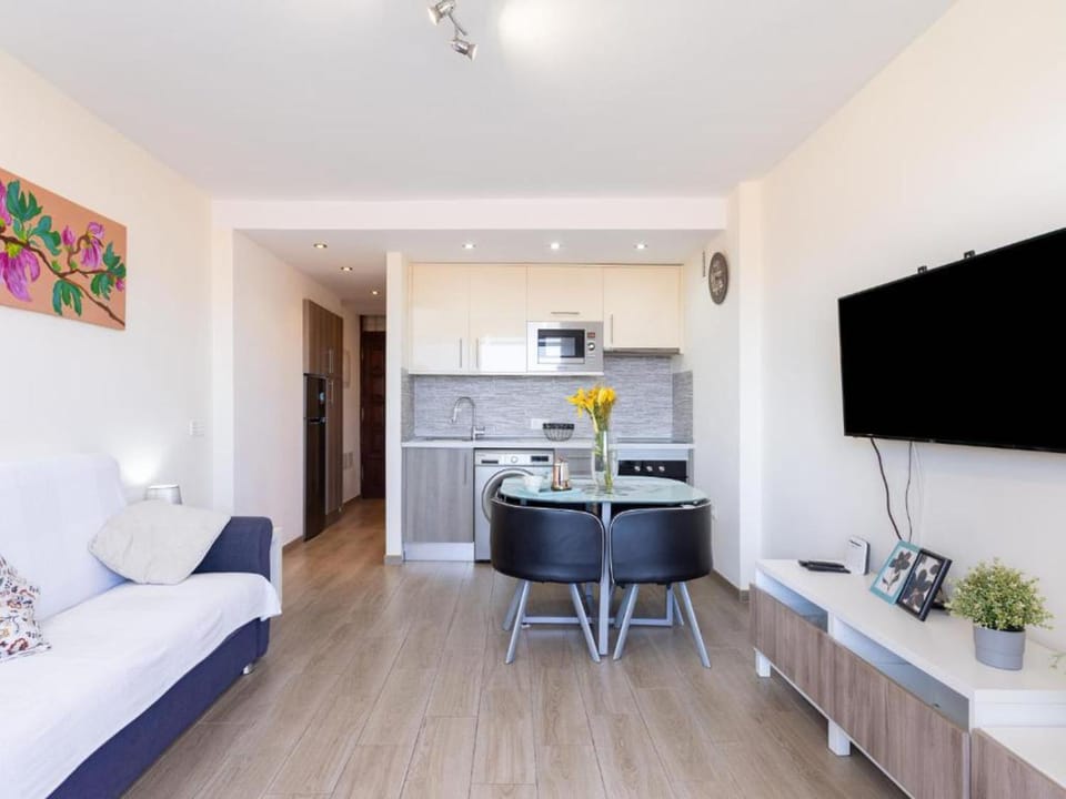 TV and multimedia, Kitchen or kitchenette, Living room, Dining area, oven, washing machine