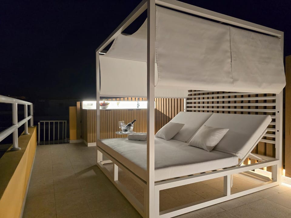 Bed, Night, Balcony/Terrace