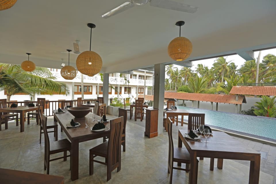Restaurant/places to eat, Day, Swimming pool