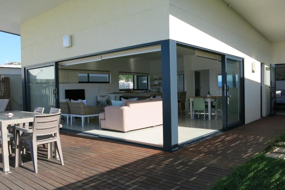 Patio, Communal lounge/ TV room, TV and multimedia, Balcony/Terrace, Kitchen or kitchenette, Dining area, Evening entertainment