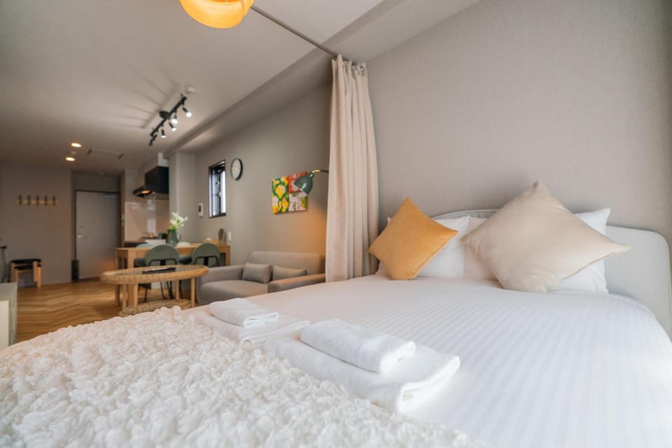 Bed, Seating area