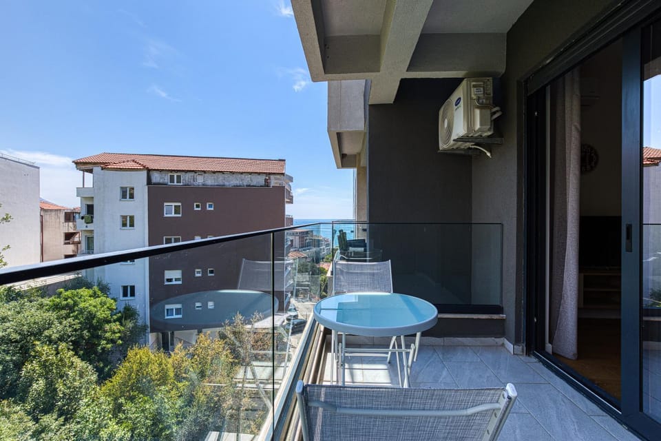 Aura Zafiro Apartment in Budva Municipality
