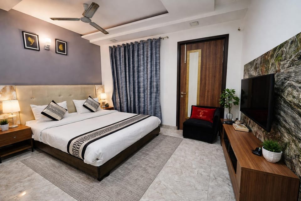 Hotel Season Couple friendly Rooms Best Hotel Pitampura metro station Hotel in Delhi