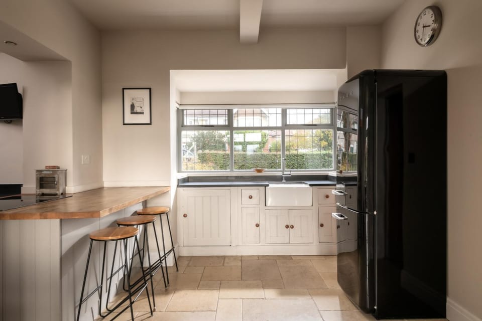 Kitchen or kitchenette, Dining area, dishwasher, oven, stove
