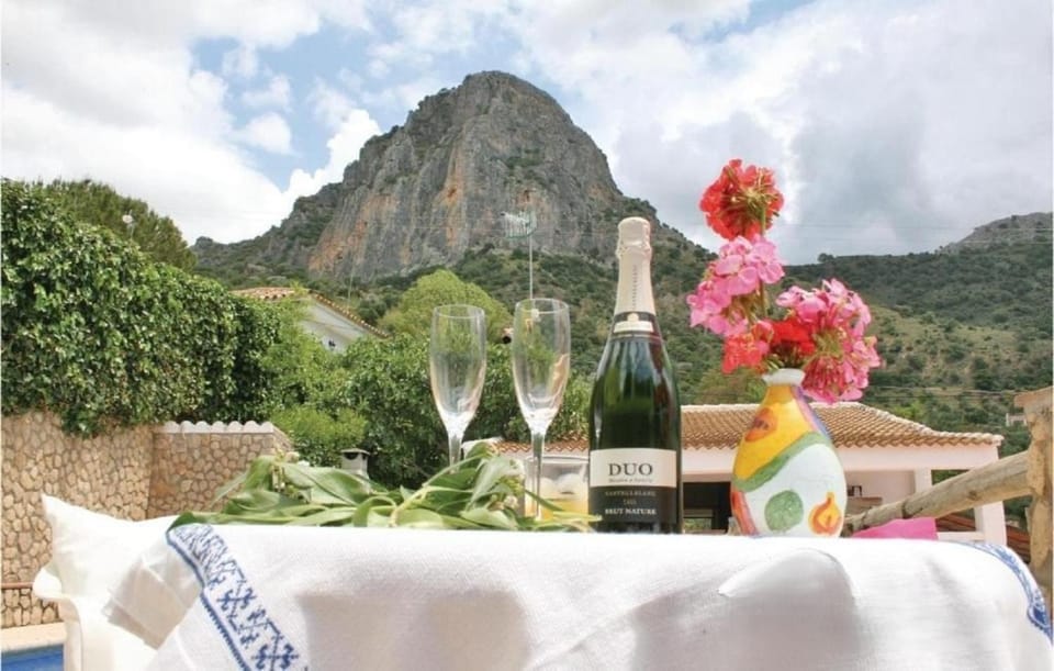 Nearby landmark, Natural landscape, Mountain view