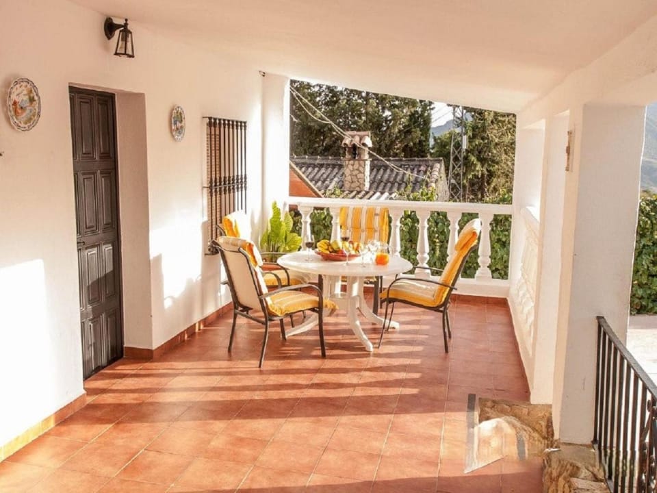 View (from property/room), Balcony/Terrace, Living room, Dining area
