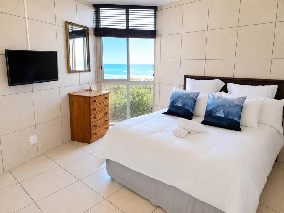 Bed, Photo of the whole room, Bedroom, Sea view