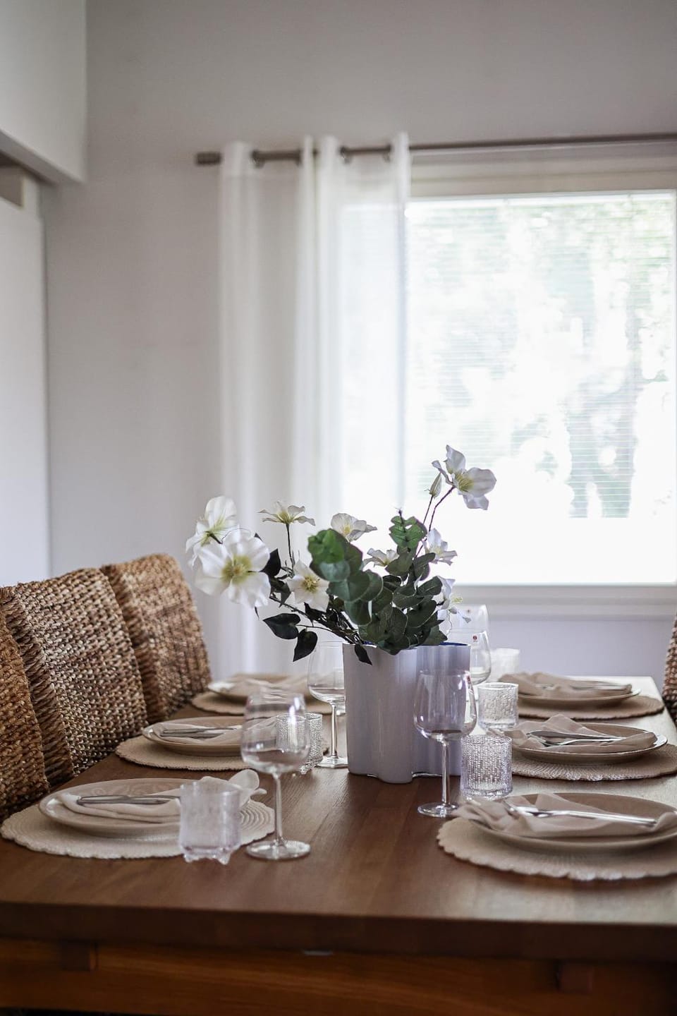 Seating area, Dining area