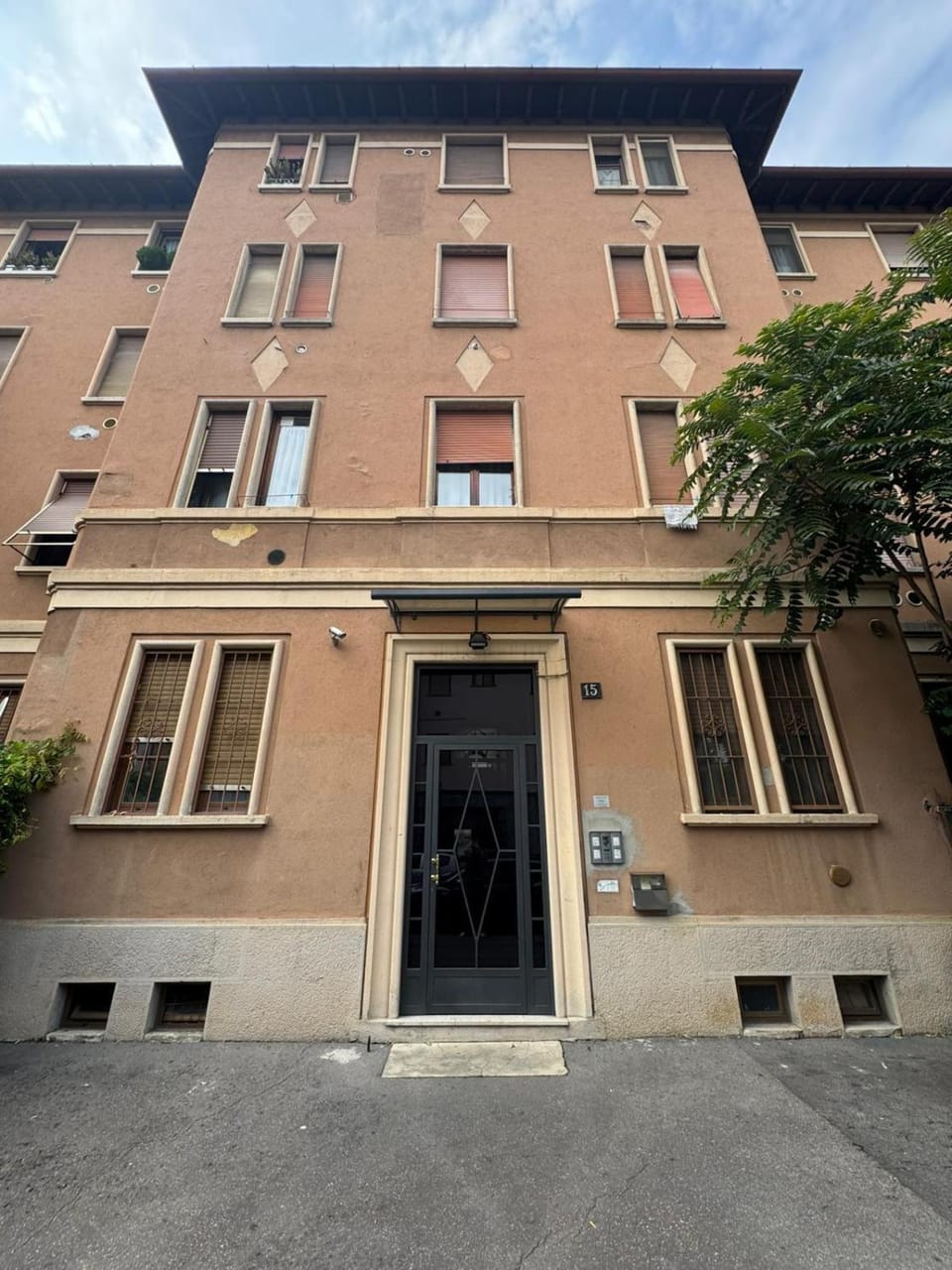 Property building, Facade/entrance, Day