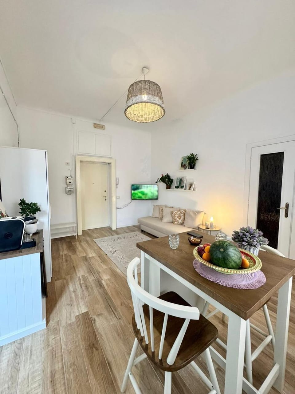 Living room, Seating area, Dining area, wardrobe