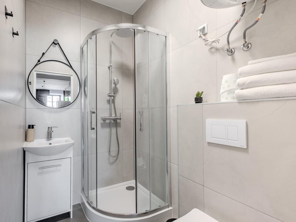 Shower, Bathroom, towels