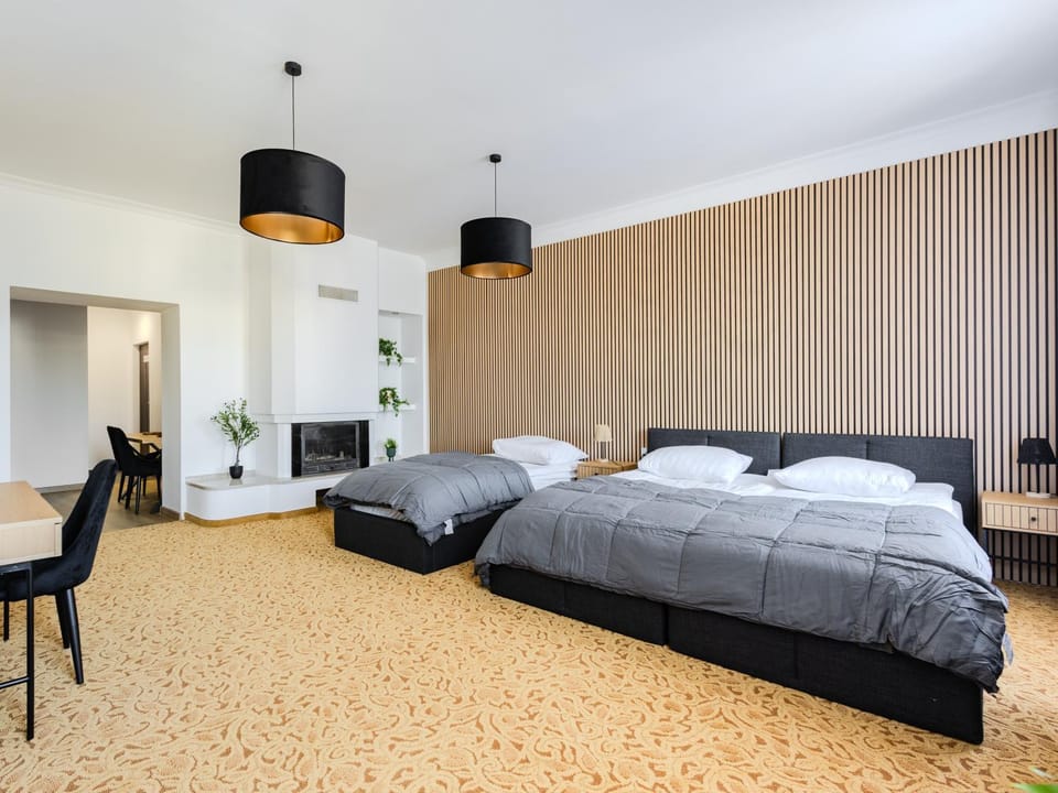 Bed, Living room, Photo of the whole room, Seating area, Bedroom