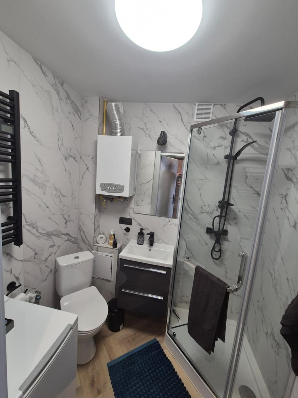 Shower, Toilet, Bathroom, towels