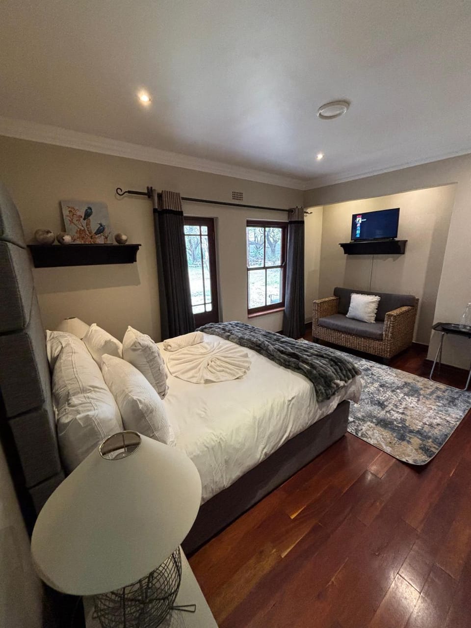 Bed, TV and multimedia, Bedroom