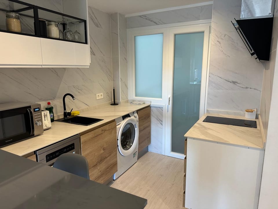 Kitchen or kitchenette