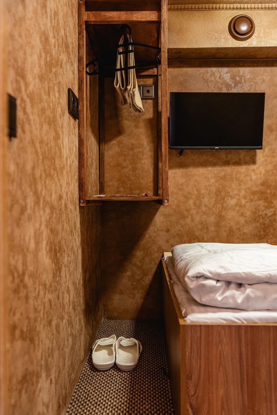 Bedroom, towels