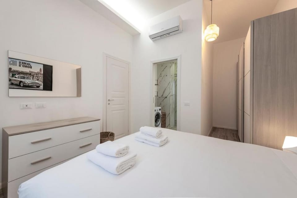 TV and multimedia, Photo of the whole room, towels, wardrobe, air conditioner