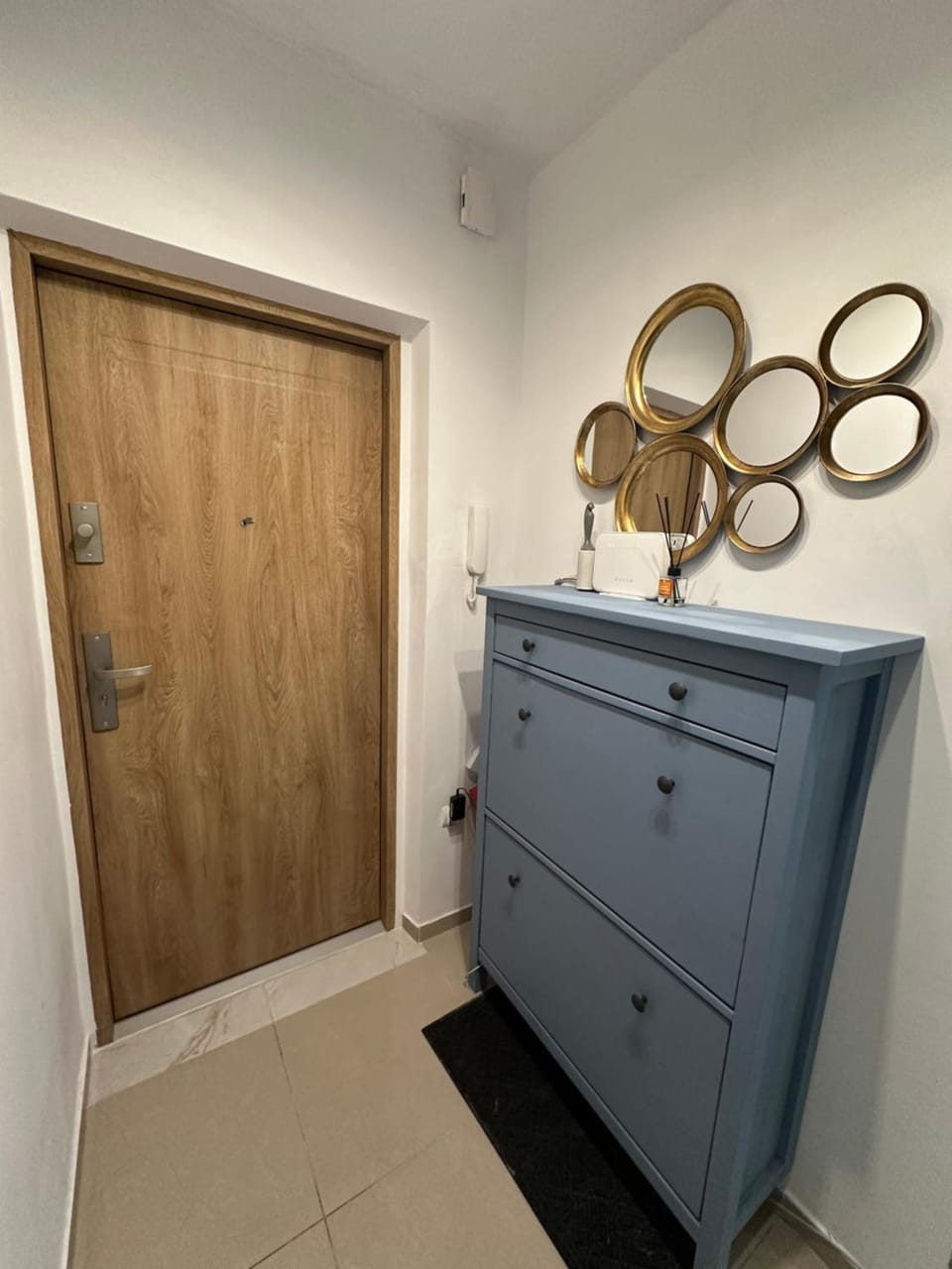 Facade/entrance, wardrobe