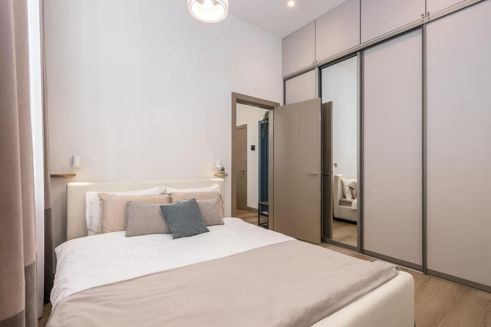 Bedroom, wardrobe