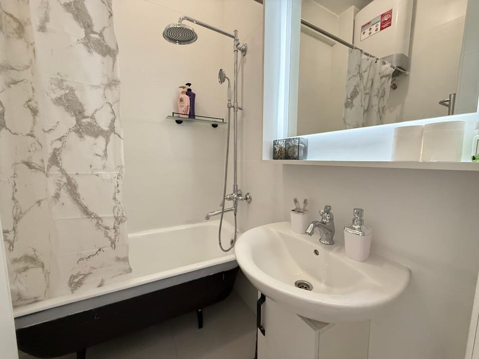 Bathroom, towels