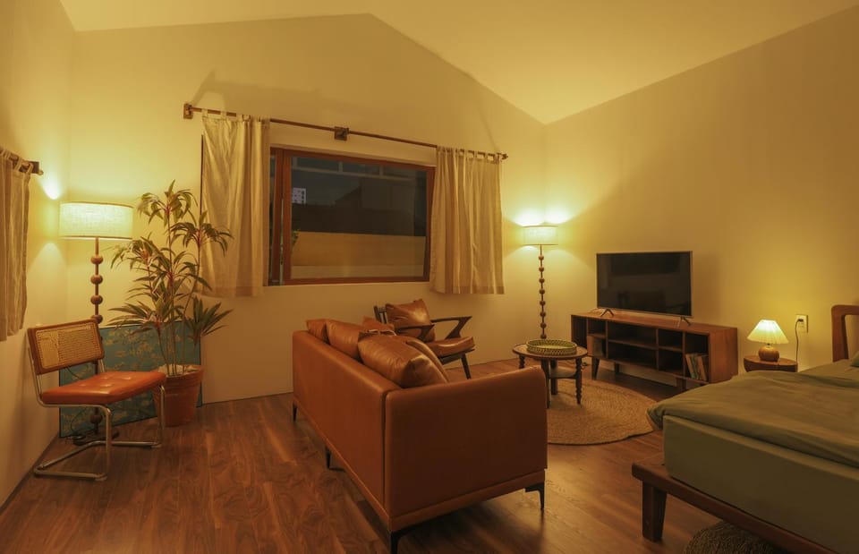Communal lounge/ TV room, Living room, Seating area, Evening entertainment
