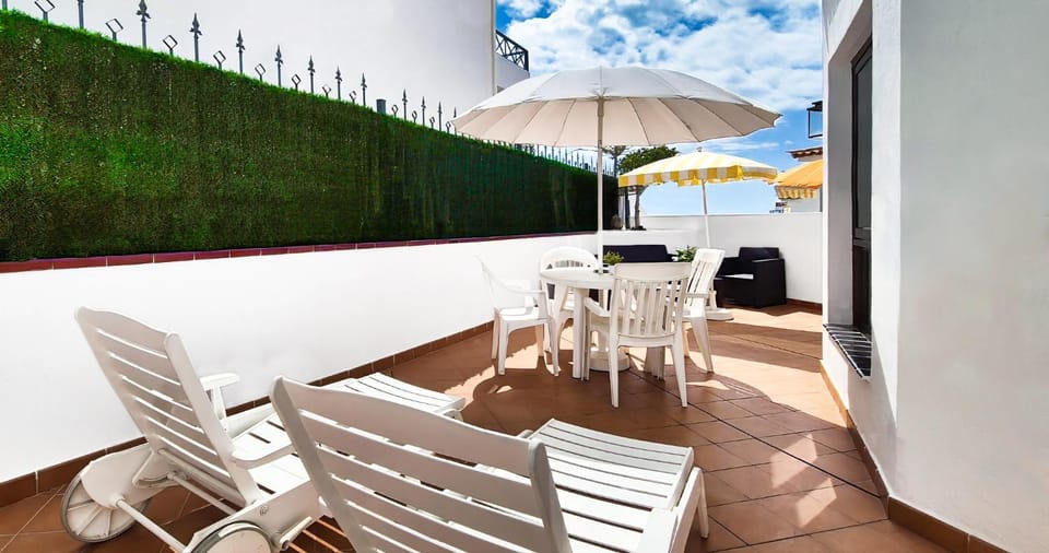 Balcony/Terrace, sunbed