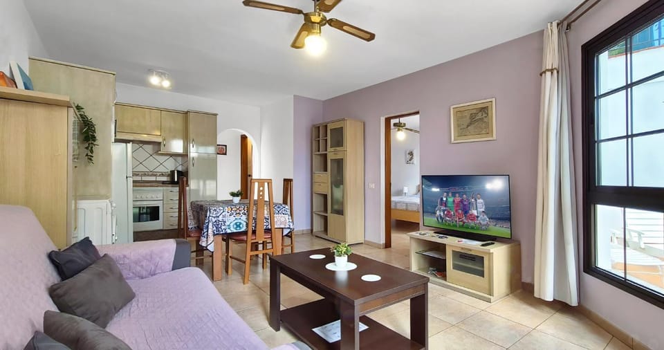 TV and multimedia, Kitchen or kitchenette, Living room, Dining area