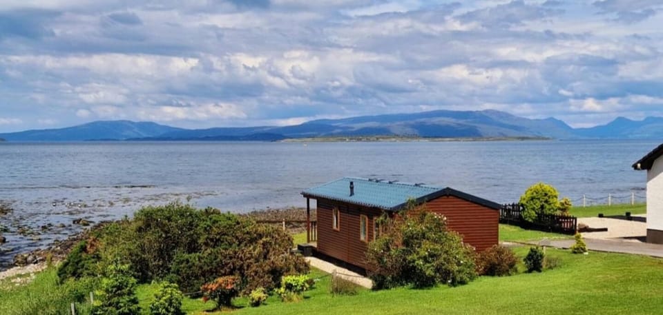 MacKenzies Bothy - SeaFront Cabin Cabin in Scotland