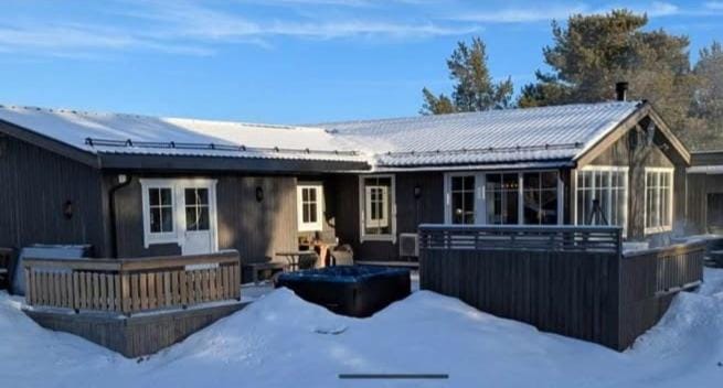 Property building, Patio, Day, Winter, Balcony/Terrace