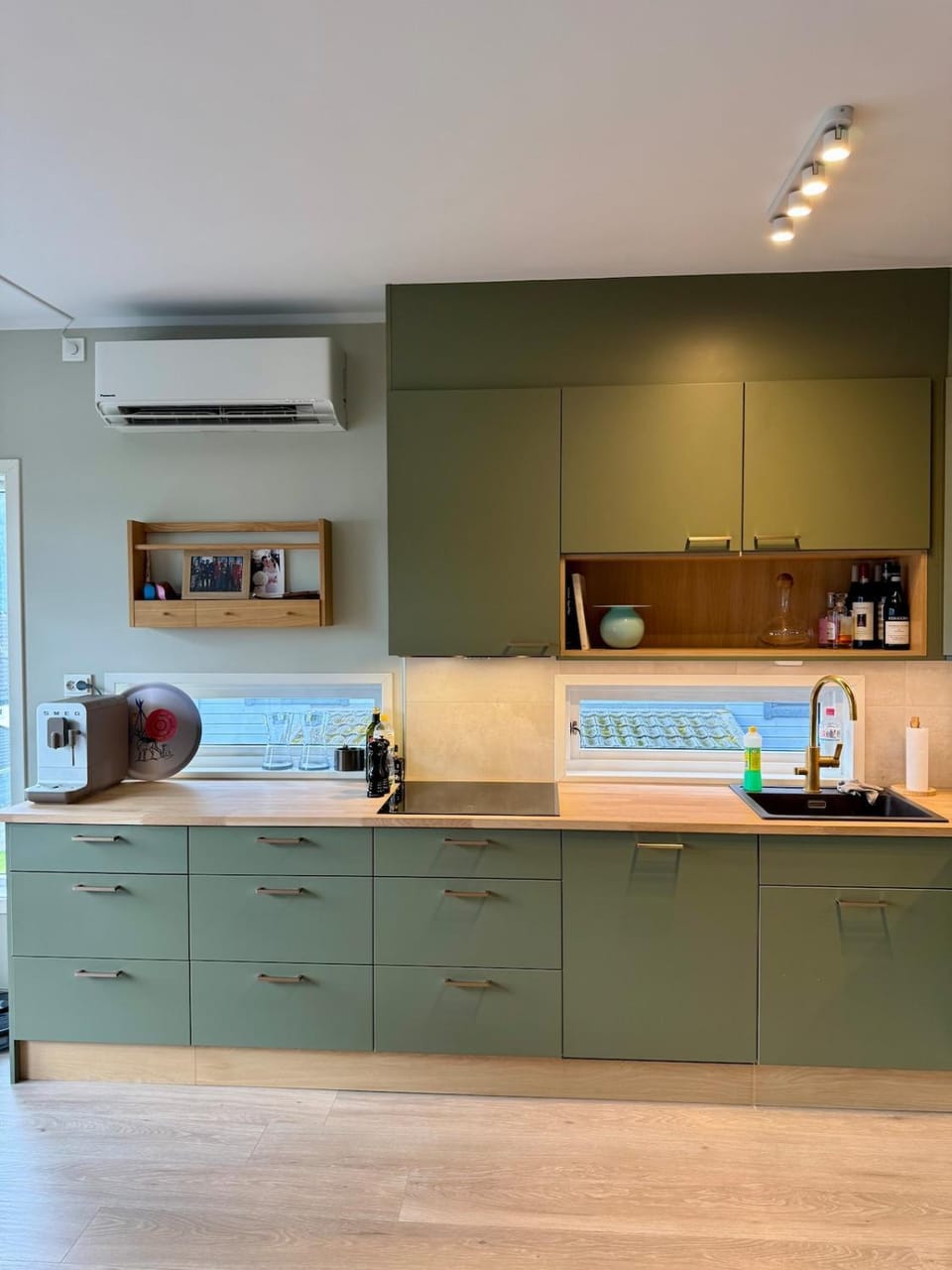 Kitchen or kitchenette, heating, kitchen, air conditioner
